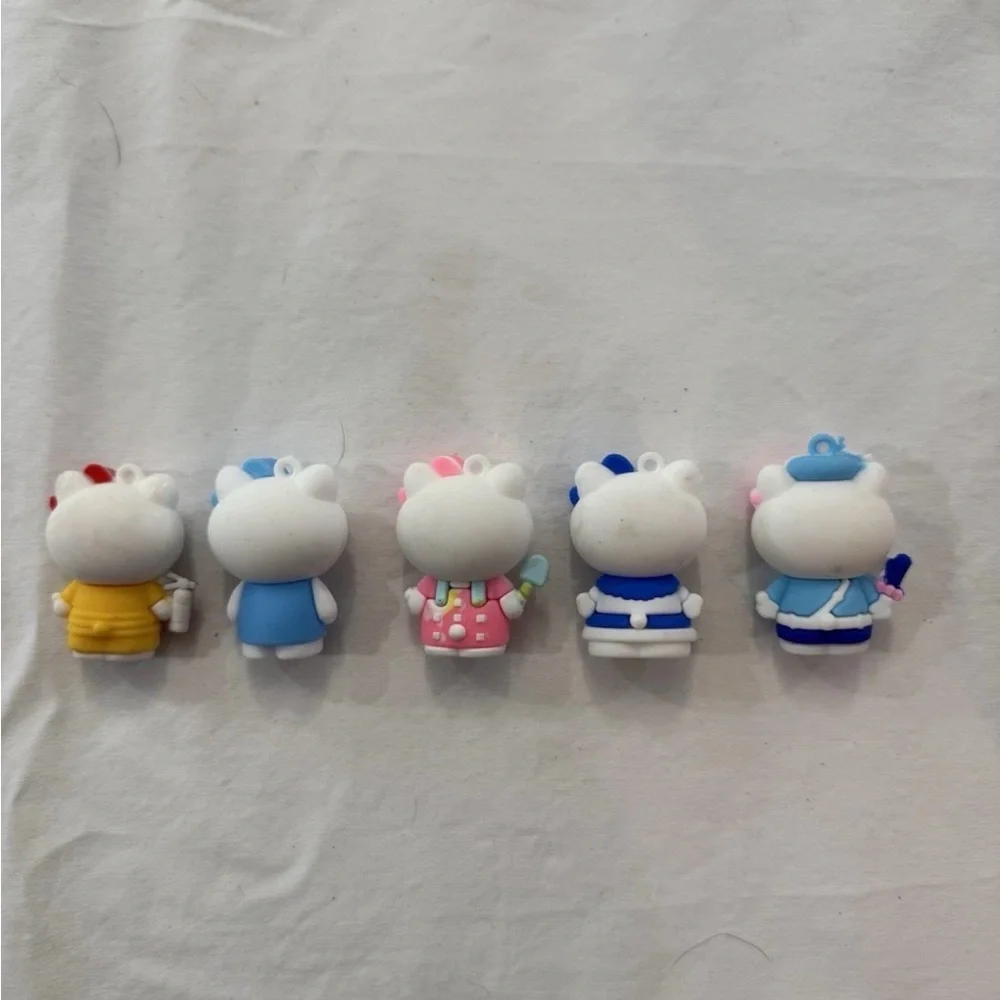 Hello Kitty this lot